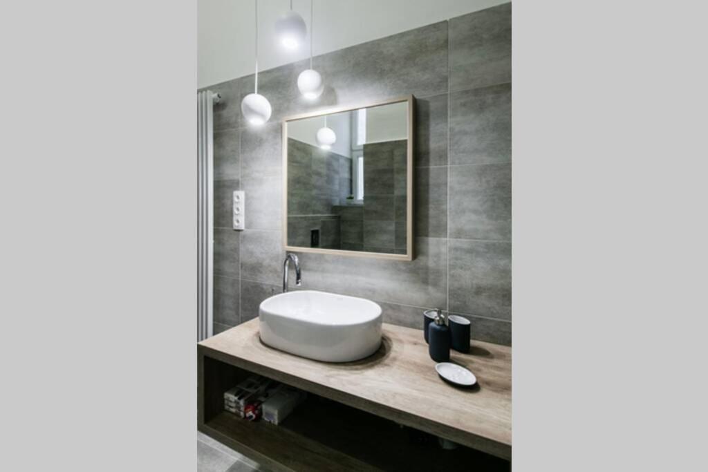 Your Gorgeous And Spacious Dream Home Free Parking Budapest Bagian luar foto