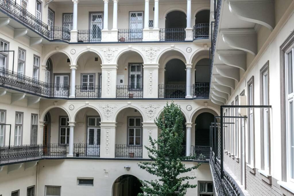 Your Gorgeous And Spacious Dream Home Free Parking Budapest Bagian luar foto